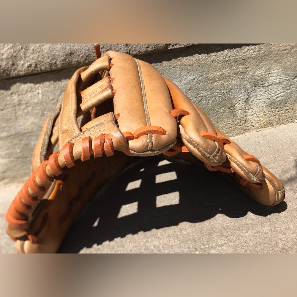 CLASSIC SSK, SOFTBALL GLOVE. CATCHING MACHINE R-throw. - Picture 8 of 16